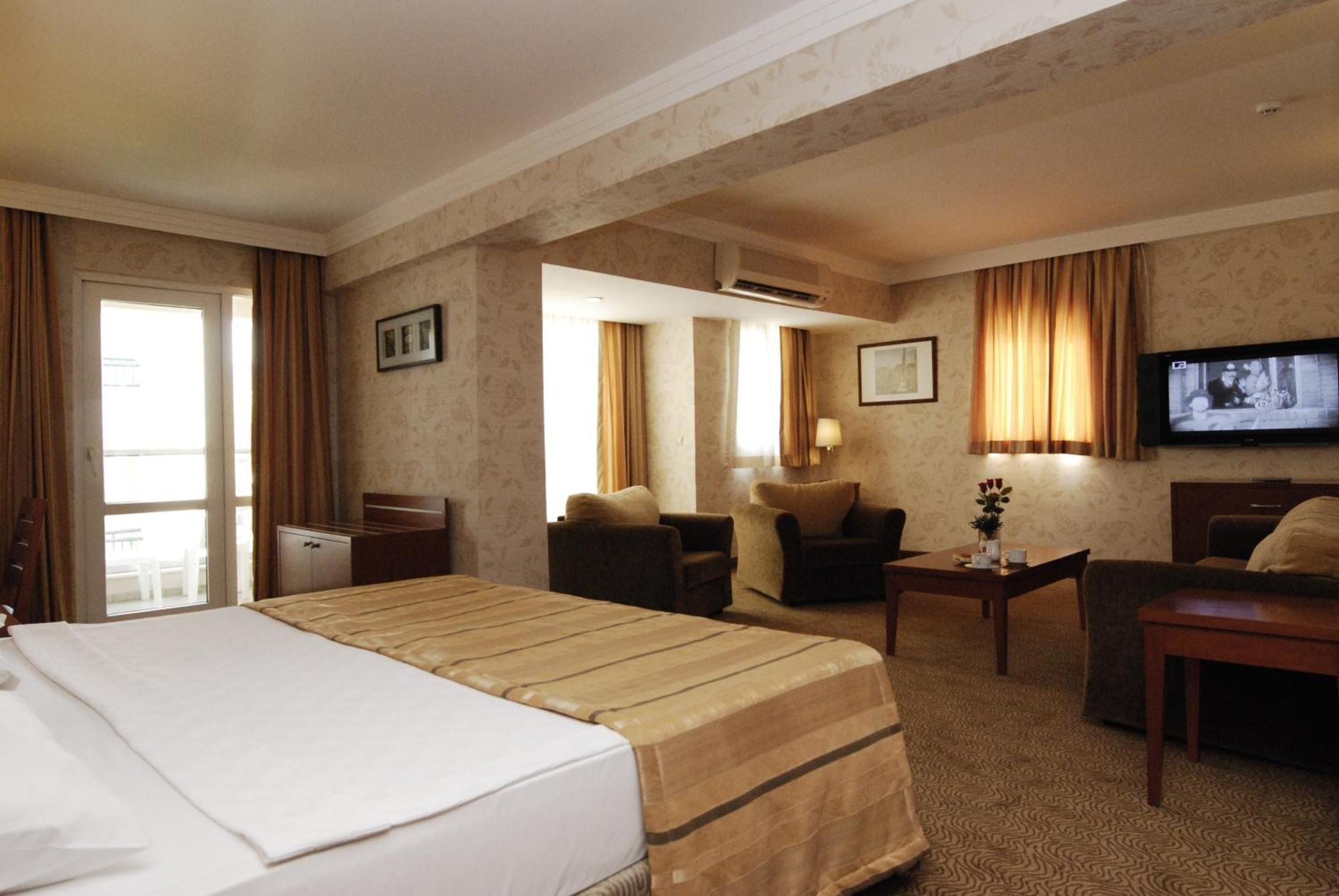 Julian Club Hotel Мармарис Стая снимка
